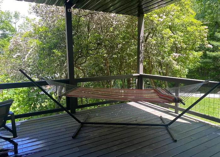 Beautiful Close Range Mountain Views With Your Own Private Hot Tub!
