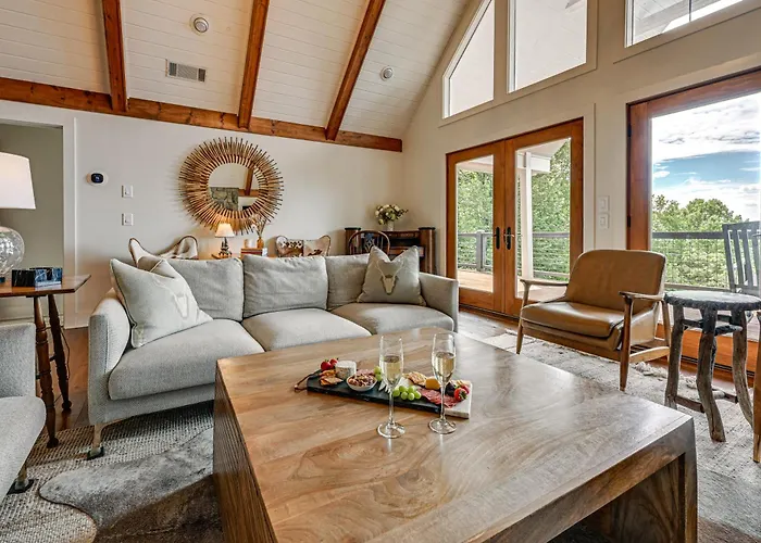 Ski & Unwind Fireside: Highlands Gem W/ Game Room!