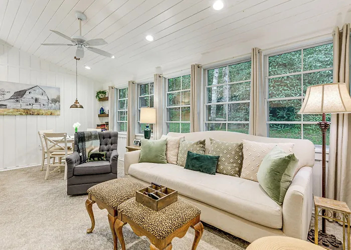 Highlands Vacation Rental - Walk To Main St!